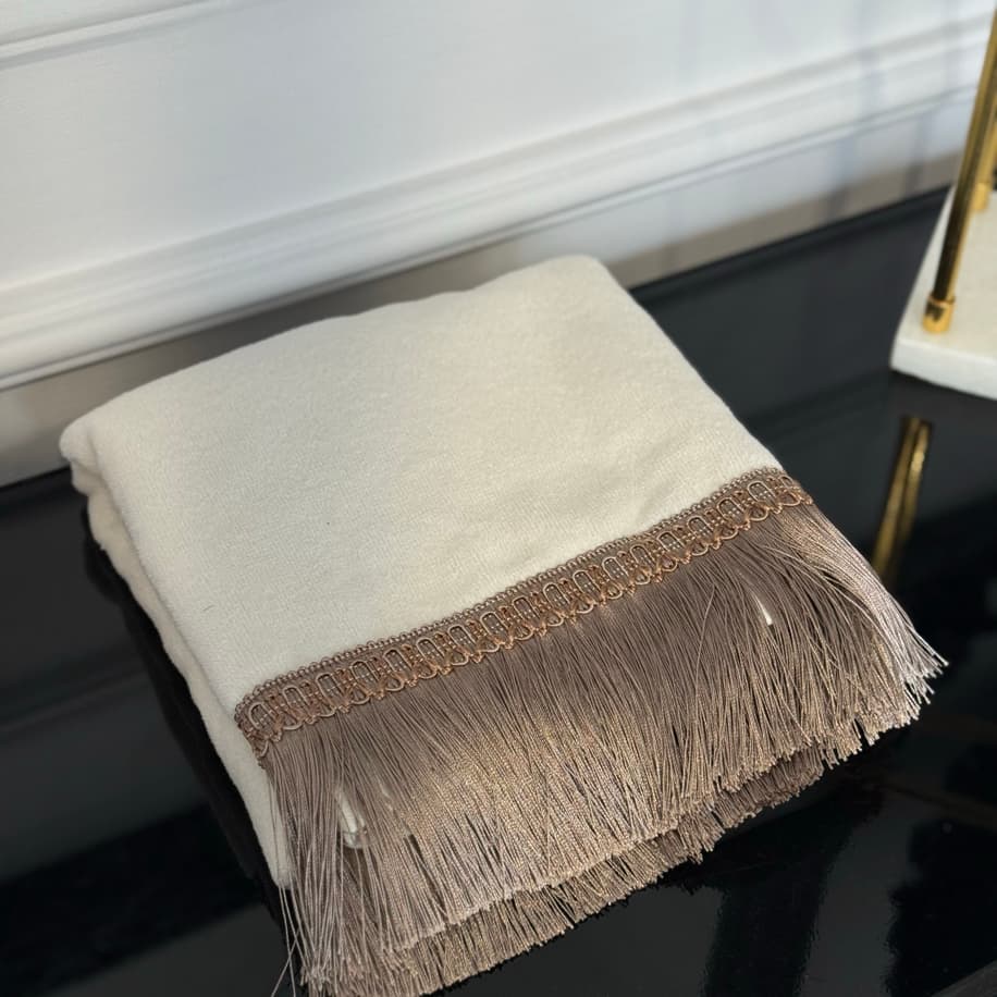 Krem Püsküllü Büyük Boy Havlu