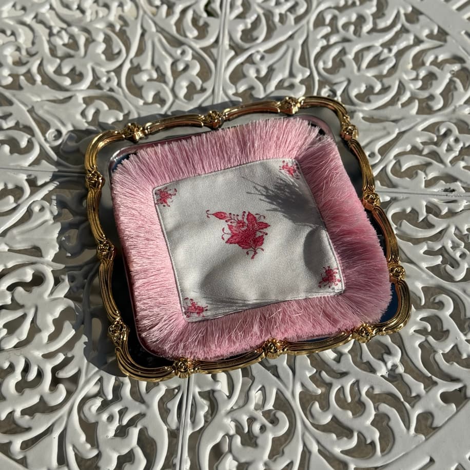 Pembe Çiçekli Püsküllü Peçete